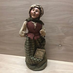 Byers’ Choice: The Cries of London 2001 Caroler Figurine